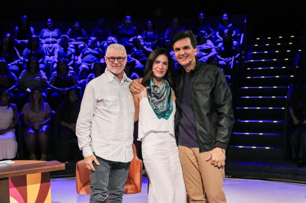 Tadeu Aguiar e Sara Sarres falam sobre o musical Diana - a princesa do povo, no arena dos saberes, nesta quinta (5)