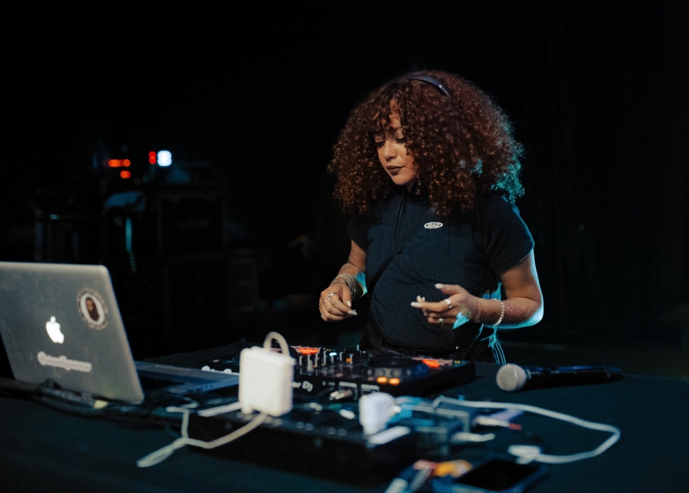 Entre workshops e pista cheia: BAILE DO NEØERA encerra abertura do Festival 220 Dance