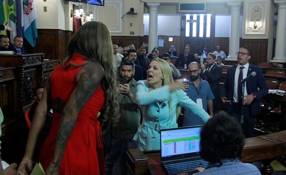 Benny Briolly aprova título para Ludmilla e é quase agredida por bolsonaristas em Niterói