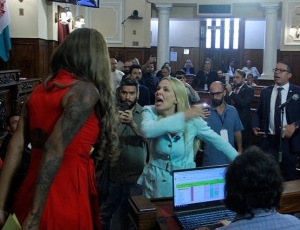 Benny Briolly aprova título para Ludmilla e é quase agredida por bolsonaristas em Niterói