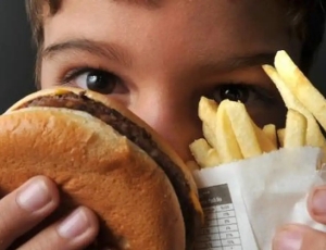 Uma em cada cinco crianças e adolescentes tem sobrepeso ou obesidade