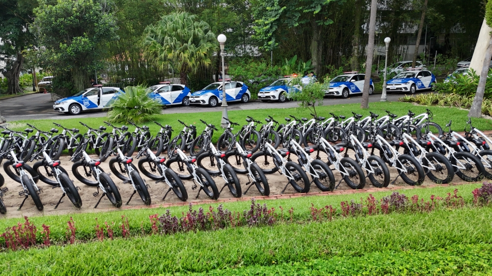 Governo do Estado entrega 337 bicicletas elétricas e 140 novas viaturas para reforçar Programa Segurança Presente