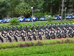 Governo do Estado entrega 337 bicicletas elétricas e 140 novas viaturas para reforçar Programa Segurança Presente