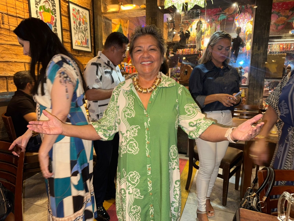 Empresária Ilze Rangel, a Fofa, celebra aniversário e se despede do Rio em festa emocionante na Barraca da Chiquita em Copacabana