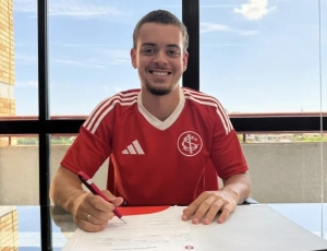 Diego Ahmed oficializa saída do Vasco para vestir camisa colorada