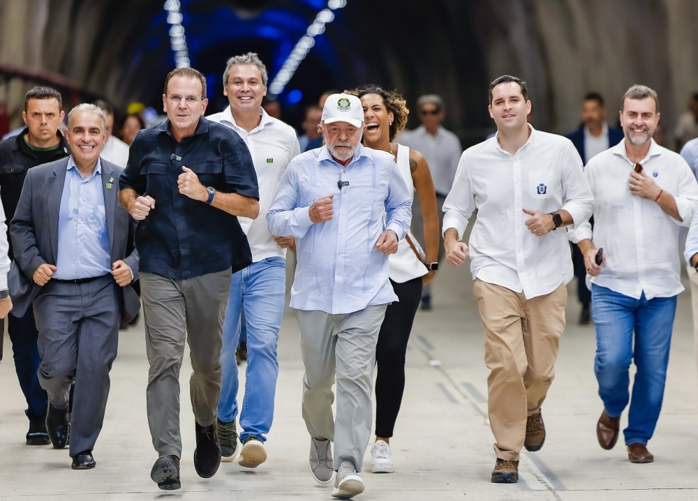 Prefeito do Rio confirma saída em 15 dias para 'brincar em outro palácio'