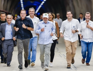 Prefeito do Rio confirma saída em 15 dias para 'brincar em outro palácio'