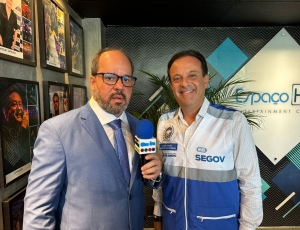 Secretário de Governo André Moura anuncia formatura de 1106 agentes do Segurança Presente e lamenta que Eduardo Paes tenha negado a integração das câmaras da Prefeitura do Rio para ajudar a PM a combater os assaltos e o crime organizado 