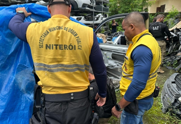 https://www.ultimahoraonline.com.br/noticia/operacao-asfixia-interdita-deposito-clandestino-de-pecas-de-veiculos-em-niteroi