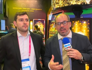 CEO da Steel Art Victor Hugo Pavan destaca diferenças entre máquinas legais e caça-níqueis ilegais durante SBC Summit Rio
