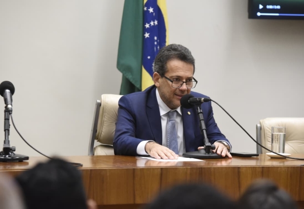 https://www.ultimahoraonline.com.br/noticia/deputado-ricardo-abrao-apresenta-projeto-que-pode-garantir-aposentadoria-especial-para-vigilantes