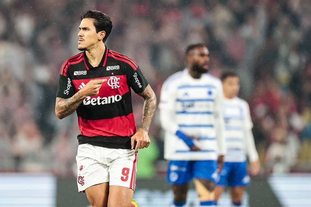 Flamengo vence o Cruzeiro e se aproxima do G4 do Brasileirão