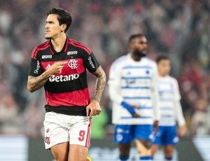 Flamengo vence o Cruzeiro e se aproxima do G4 do Brasileirão