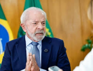 Lula afirma ter proibido assessor do governo Trump de entrar no Brasil