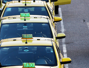 Parceria entre Detran-RJ e Ipem oferece atendimento exclusivo para taxistas
