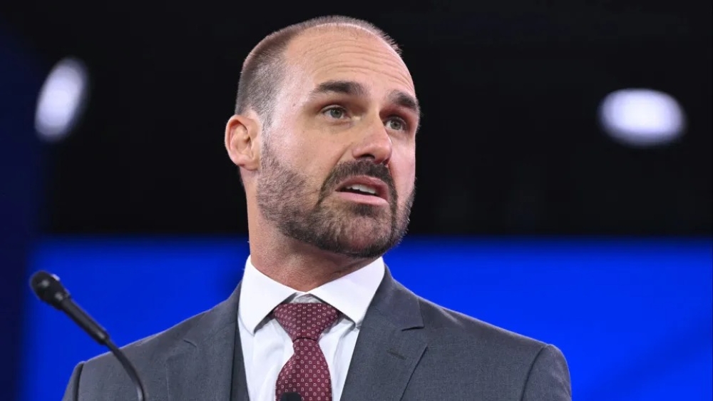 Eduardo Bolsonaro tem 15 dias para apresentar defesa por abandono de cargo