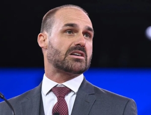 Eduardo Bolsonaro tem 15 dias para apresentar defesa por abandono de cargo