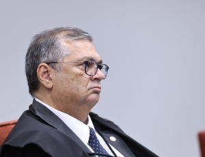 Dino acaba com aposentadoria compulsória como maior punição a magistrados; pena será perda de cargo