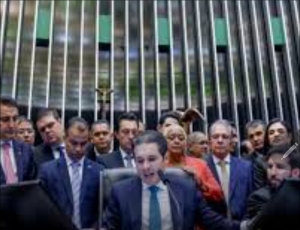 Câmara aprova urgência de projeto para barrar fiscalizações ambientais