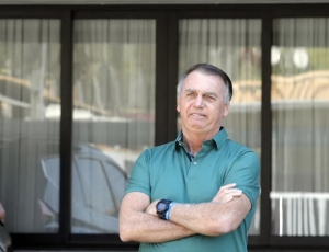 Bolsonaro tem alta da UTI e vai para quarto de hospital após 10 dias internado