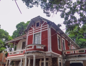 DEMOLIÇÃO DE CASARÃO DA FAMÍLIA DE LUZ DEL FUEGO GERA REVOLTA EM CASTELO (ES)