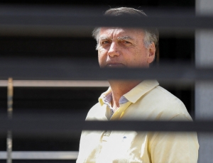 Prisão domiciliar de Bolsonaro ocorre em meio a pressão no STF e novo contexto na política