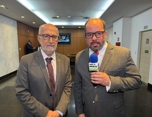Delaroli marca eleição para quinta, mas o decano Luiz Paulo questiona se será válida