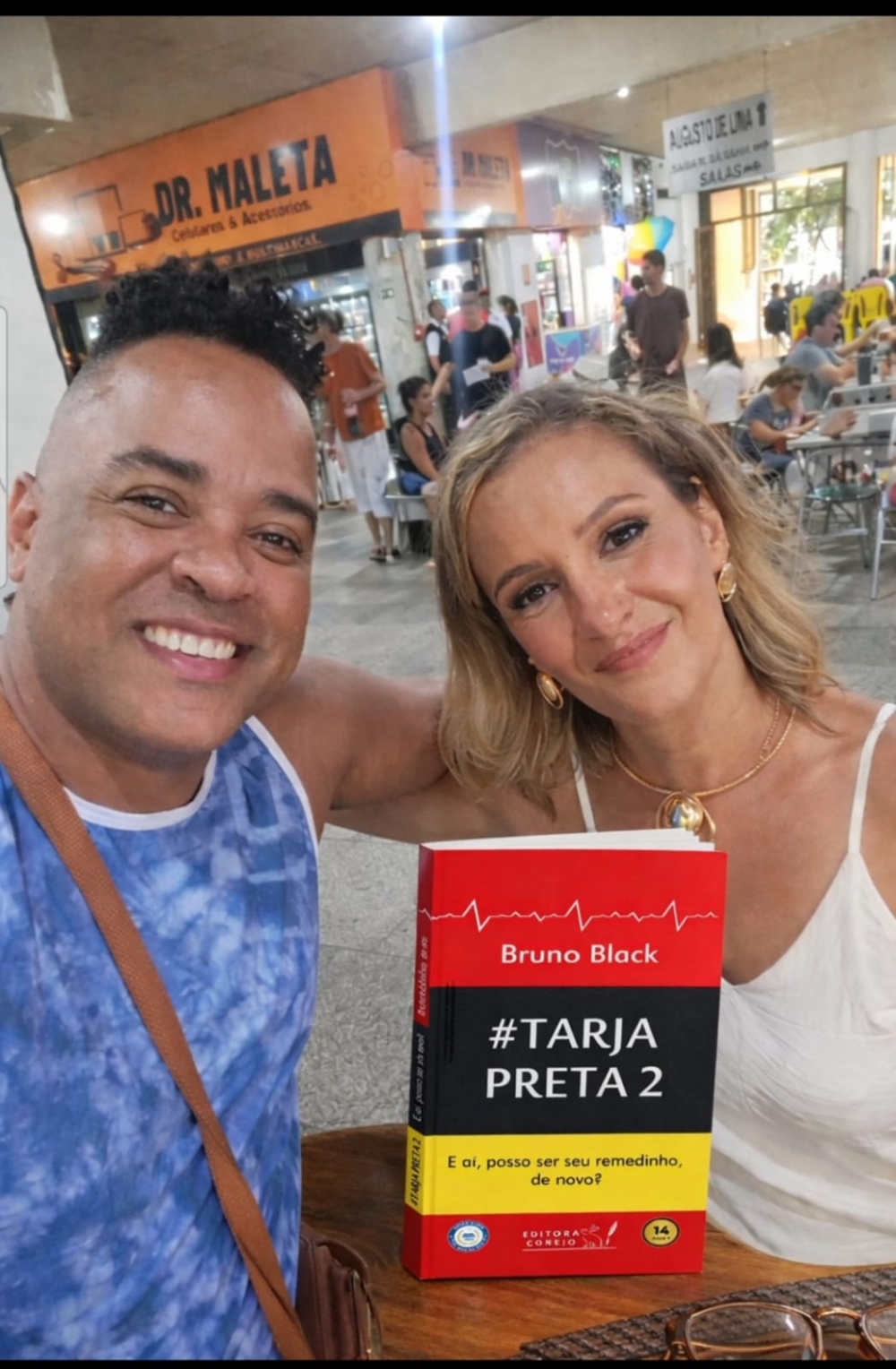 BH em Festa: Fabi Oliveira é homenageada por Bruno Black no livro Tarja Preta 2.
