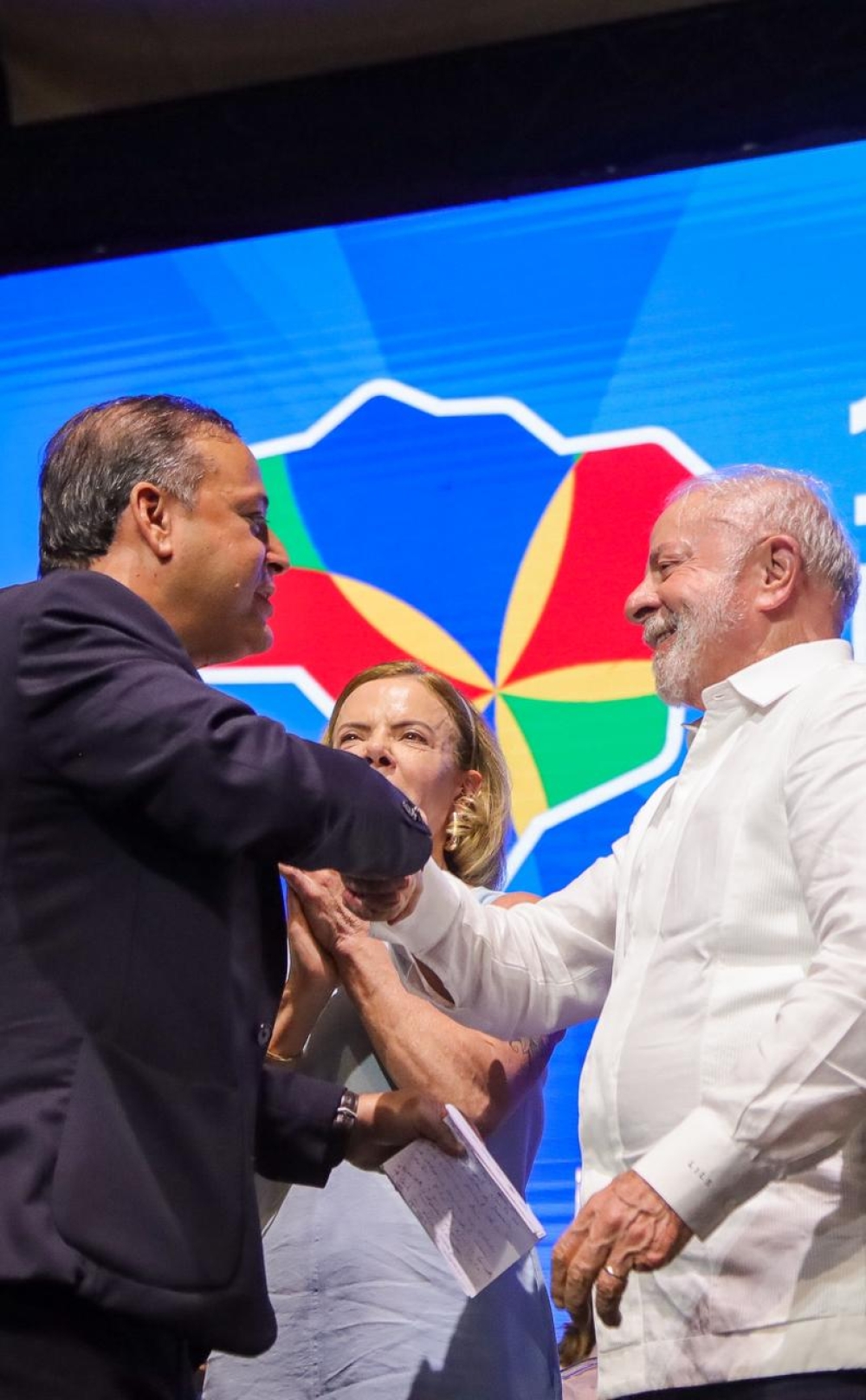 Lula e Rodrigo Neves abrem Caravana Federativa em Niterói e destacam parceria entre municípios e Governo Federal