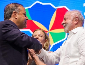 Lula e Rodrigo Neves abrem Caravana Federativa em Niterói e destacam parceria entre municípios e Governo Federal