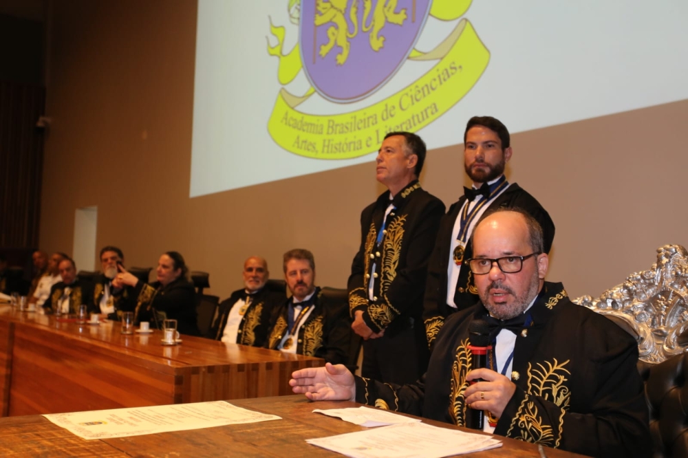 Ralph Lichotti toma posse como membro imortal da ABRASCI em cerimônia histórica Câmara Legislativa do Distrito Federal