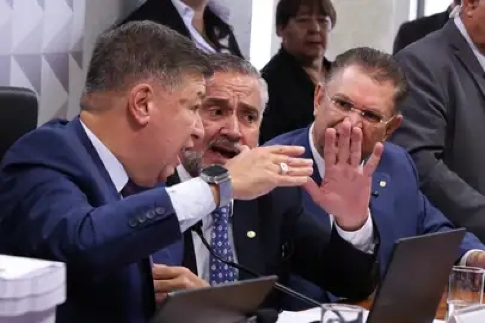Relatório paralelo da CPMI do INSS pede indiciamento de 130 e aponta fraude bilionária