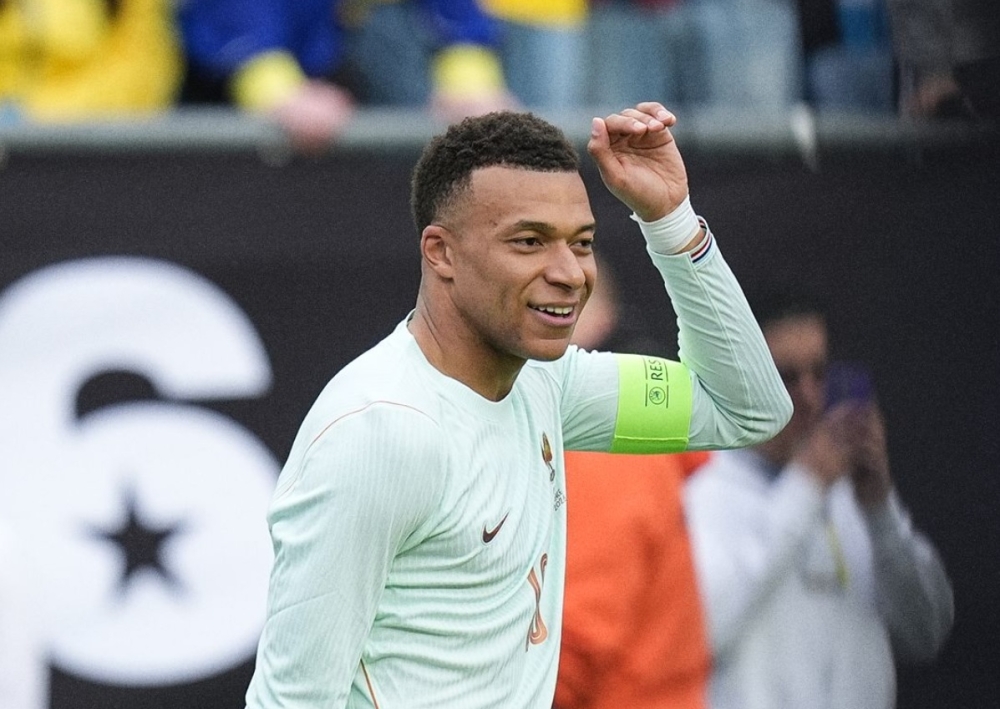 Brasil vê brilho de Mbappé e perde para a França em amistoso