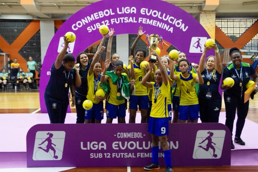 CT Niterói Joga em Rede sedia finais da Liga Evolución Sub-12 de futsal feminino e Brasil termina como vice-campeão