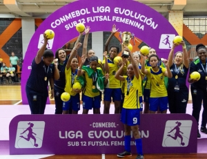 CT Niterói Joga em Rede sedia finais da Liga Evolución Sub-12 de futsal feminino e Brasil termina como vice-campeão