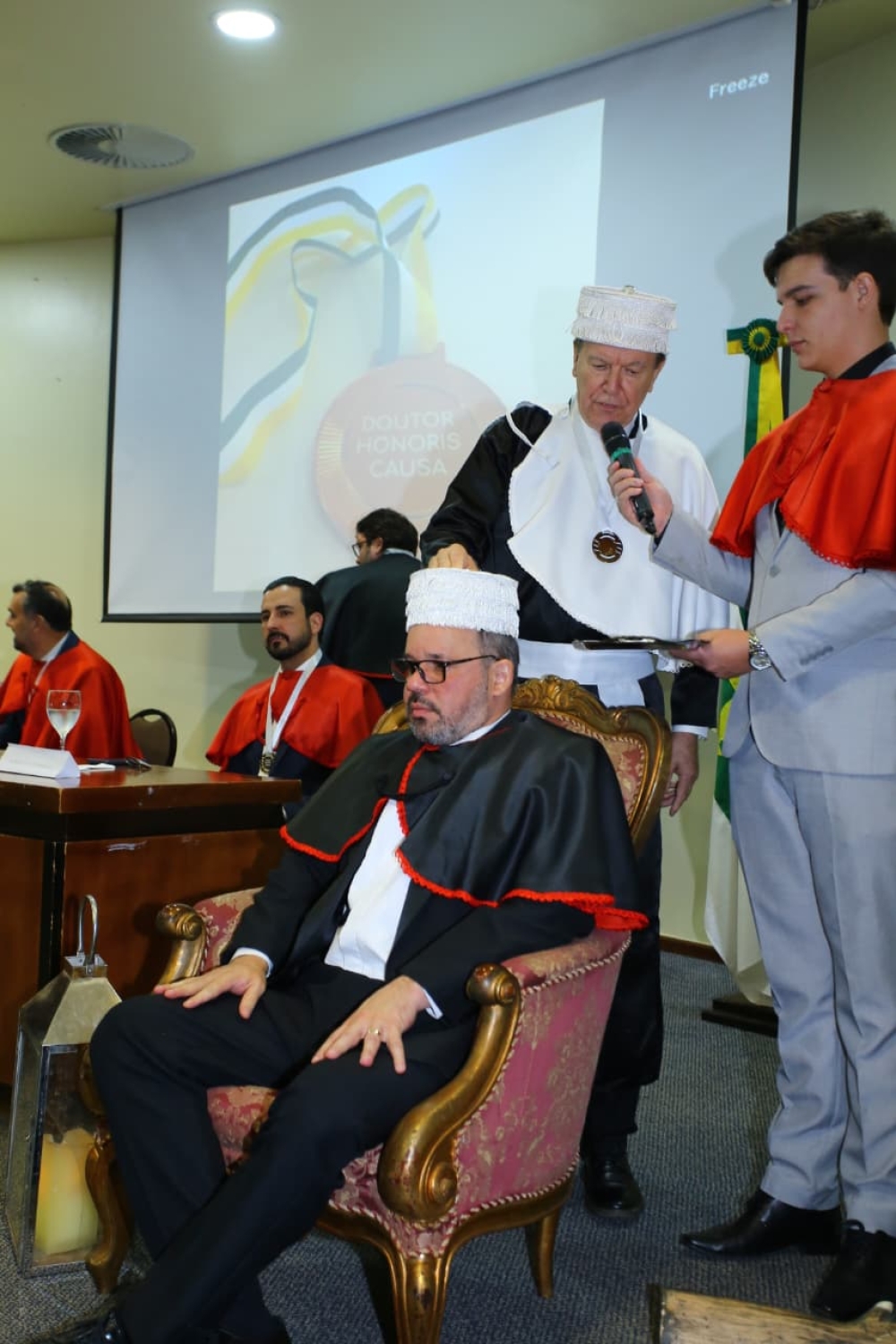 De Redação em Redação à Tribuna Acadêmica: Ralph Lichotti é consagrado com 'DOUTOR HONORIS CAUSA' em Brasília