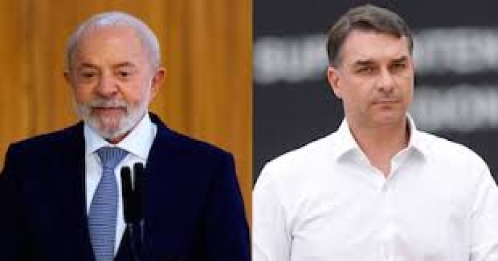 Flávio Bolsonaro pede ajuda a Trump para se eleger, diz colunista