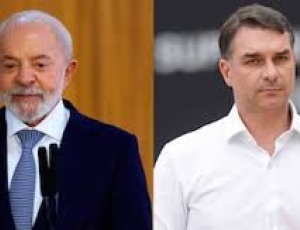 Flávio Bolsonaro pede ajuda a Trump para se eleger, diz colunista