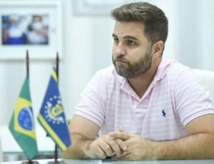 Wladimir Garotinho Deixa Prefeitura de Campos em Busca de Vaga em Brasília