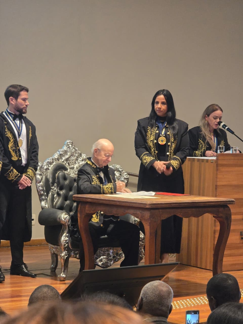 Jurista Henrique Ellery recebe Honoris Causa e Toma Posse na ABRASCI
