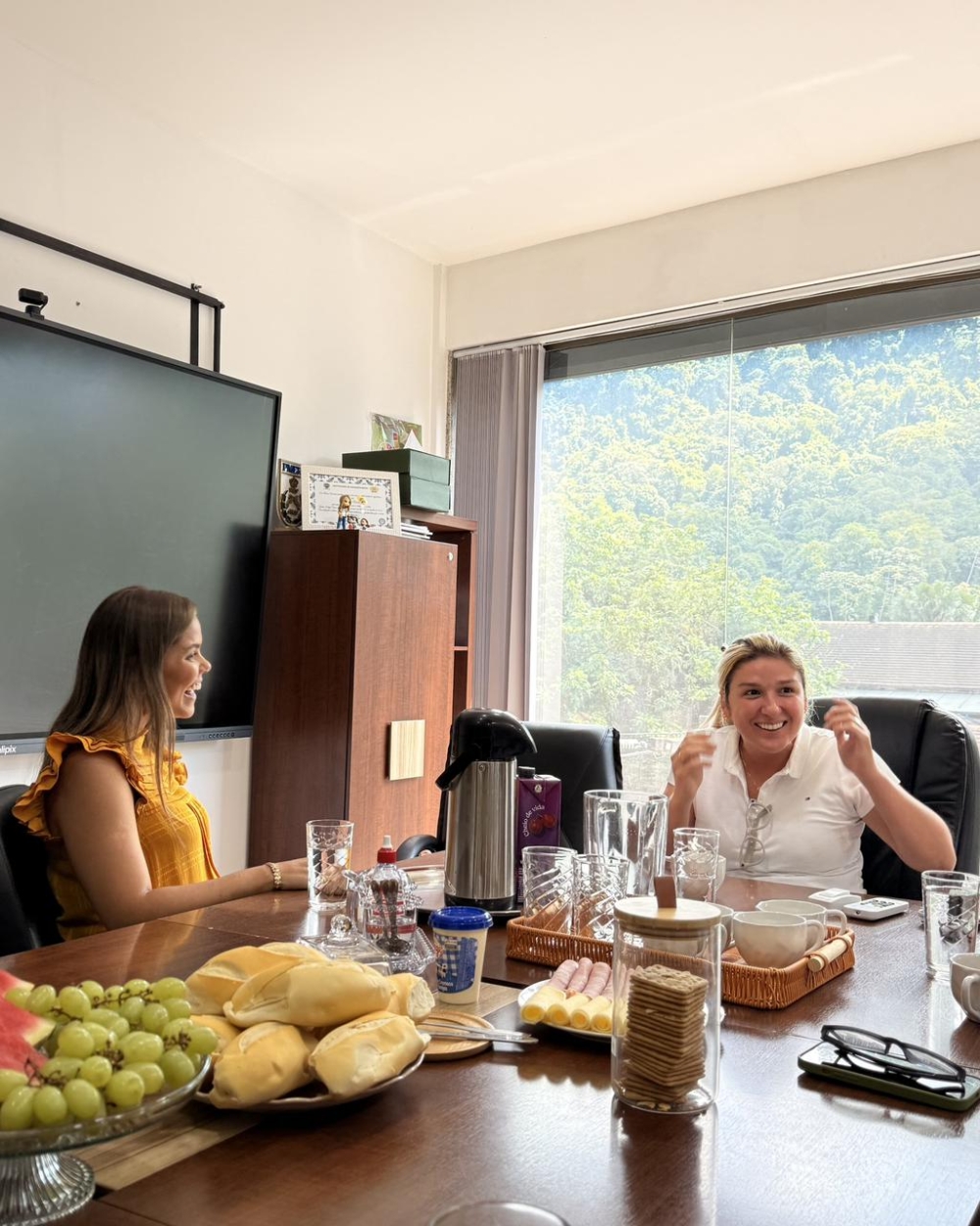 PROTAGONISMO FEMININO E GESTÃO: LUCIANA POLATI CUMPRE AGENDA COM A PREFEITA MARINA DE GUAPIMIRIM E MOSTRA A FORÇA DAS MULHERES NA LIDERANÇA PÚBLICA