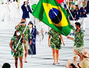 Bruninho e Ketleyn Quadros representam o Brasil em Cerimônia de Abertura marcada por mensagem de esperança