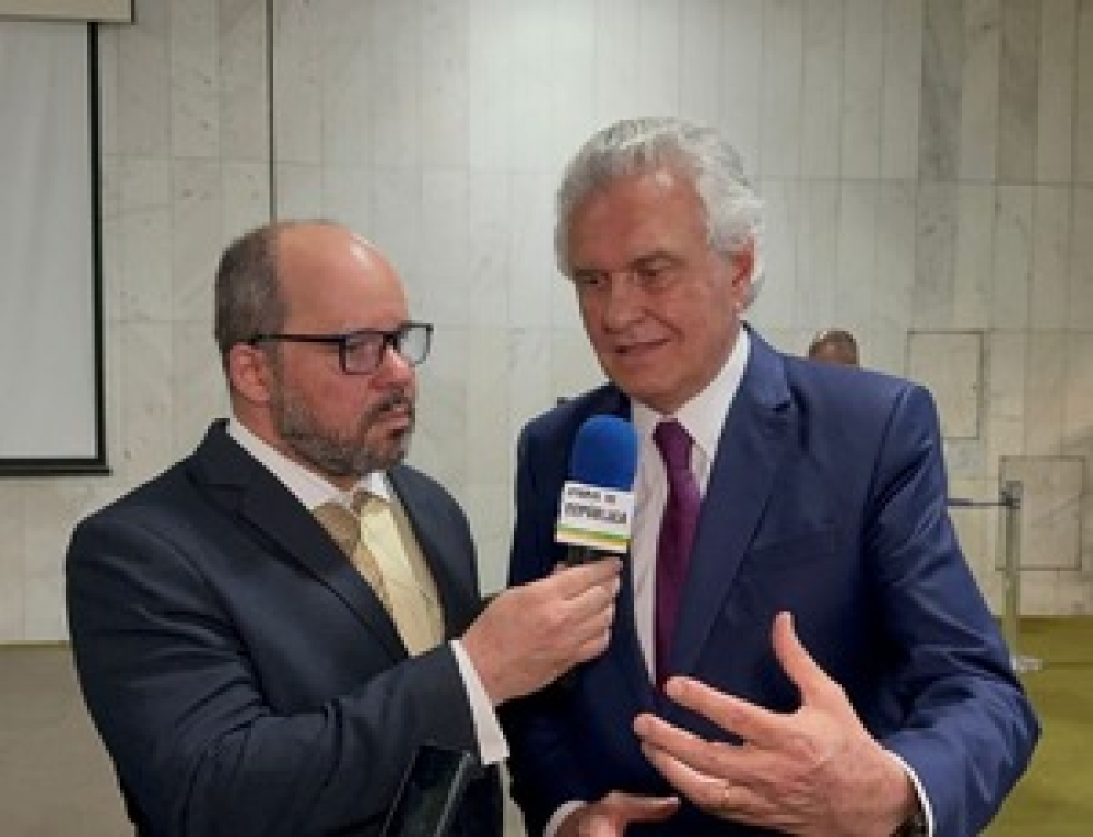 Leite critica PSD: Caiado é ‘mola’ para Flávio Bolsonaro?