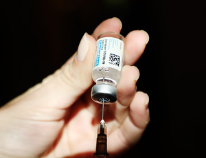 Aplicação da primeira dose da vacina é suspensa no Rio de Janeiro
