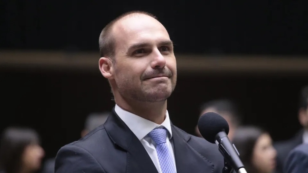 Moraes marca para 14 de abril interrogatório de Eduardo Bolsonaro