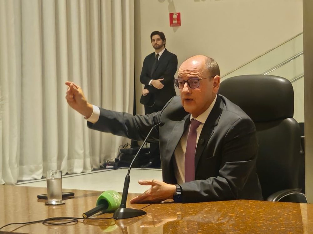 Governador interino do Rio anuncia pagamento de bonificação de R$3 mil para mais de 45 mil servidores das escolas estaduais