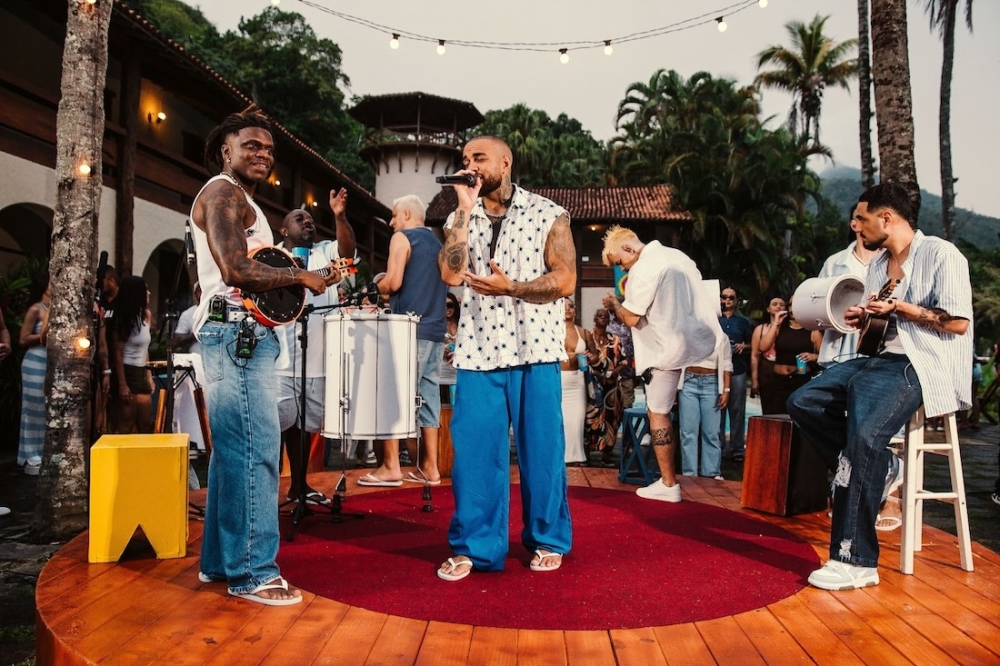 Di Propósito revisita “Nocaute” em versão pagode no álbum “Feliz No Simples”