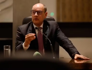 Governador Ricardo Couto concede gratificação de R$ 3 mil a 45 mil funcionários da Educação