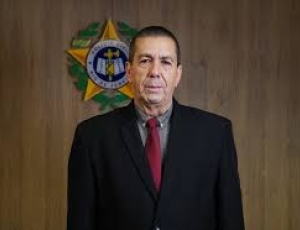 Delegado Delmir Gouvêa promove ampla reestruturação com trocas de delegados em 50 unidades
