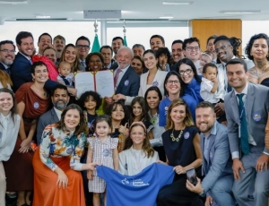 Lei amplia licença-paternidade para 20 dias e cria salário-paternidade